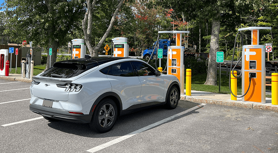 汽车在ChargePoint直流充电站充电