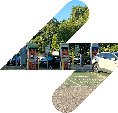 Bolt ChargePoint Graphic 隐藏在螺栓形状内的ChargePoint电站的图形